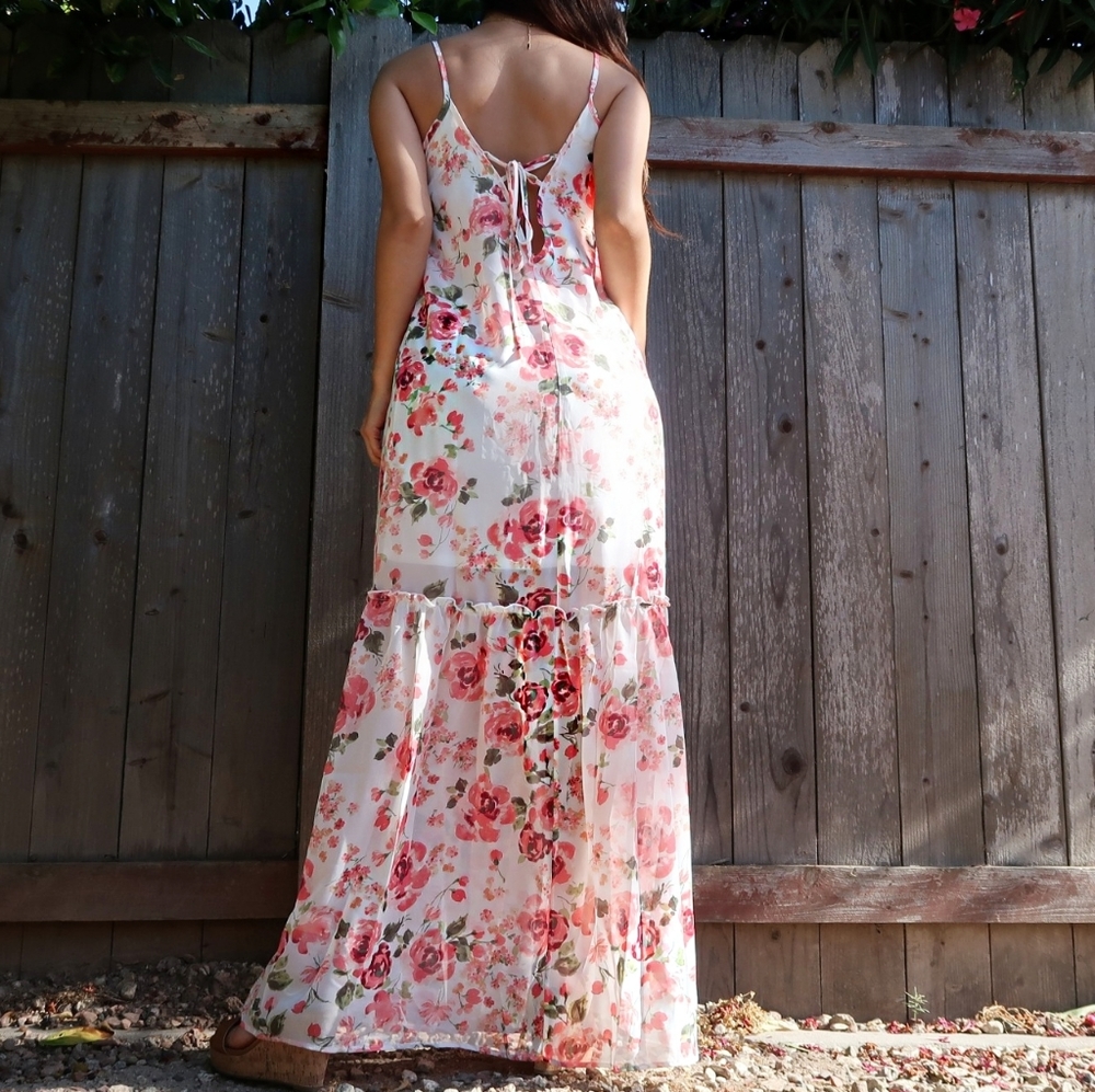 🚨 NEW 🚨 IVORY & ROSES MAXI DRESS 🌹